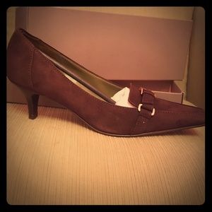 Ann Taylor suede pumps. Never worn